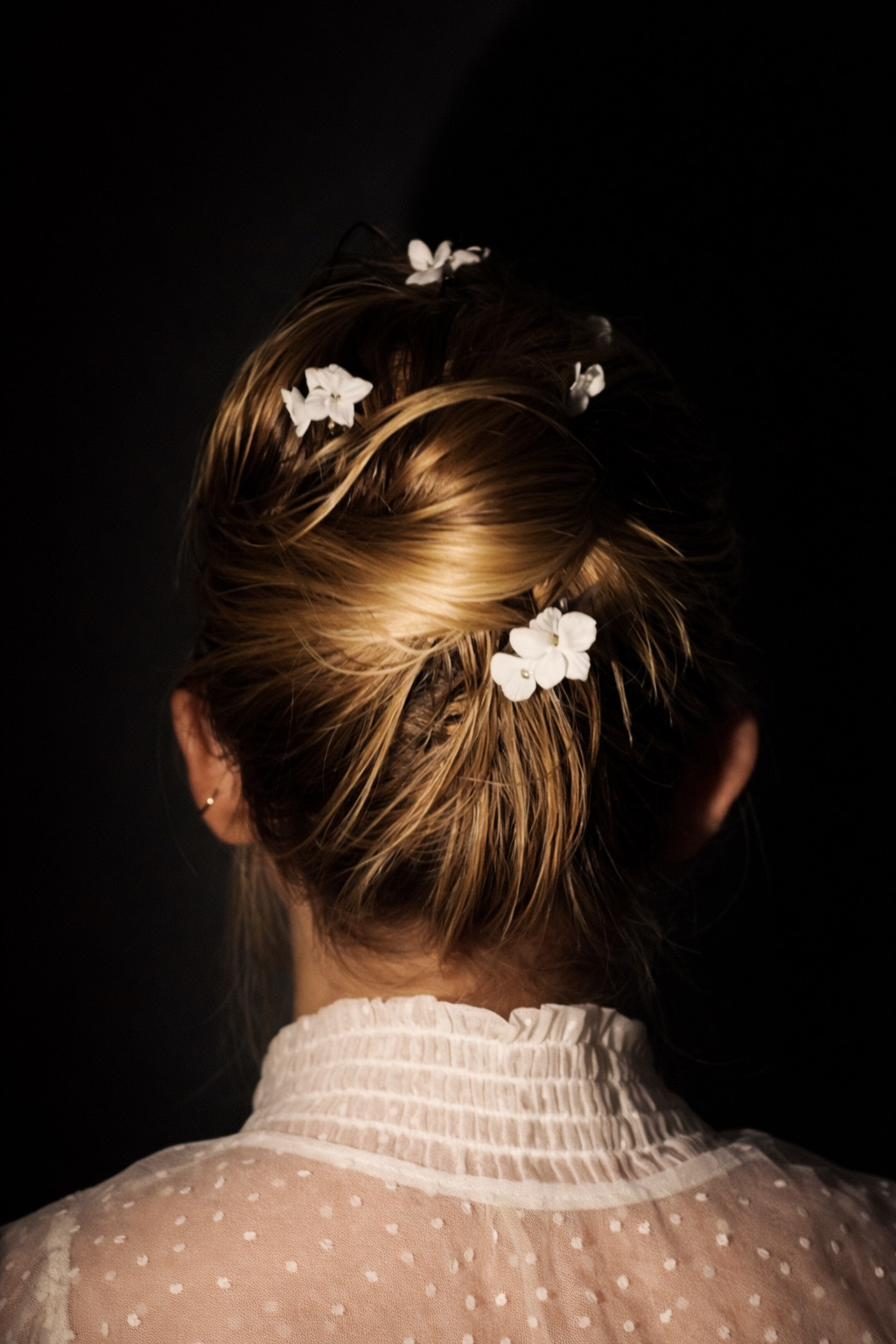 Chignon fleuri - détail haute couture
